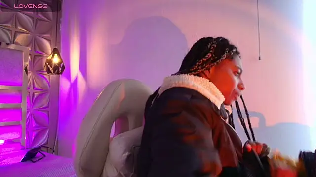 Queen perla  online show from February 2026 11:28:01 AM