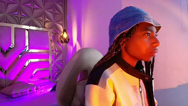 Queen perla  online show from February 2026 12:05:01 PM