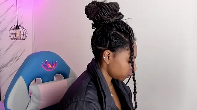 Queen perla  online show from November 2025 12:20:01 PM