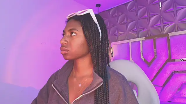 Queen perla  online show from March 2026 12:40:02 PM