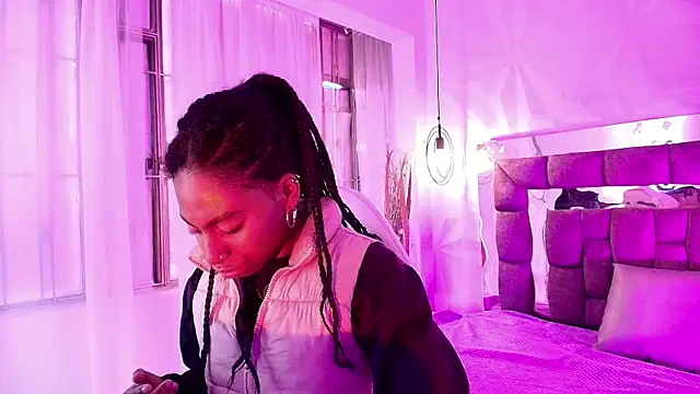 Snapshot of Queen_perla_ chatting on July 2026 01:21:02 PM Queen perla online show from July 2026 01:21:02 PM