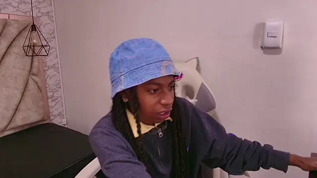 Queen perla  online show from December 2025 11:20:01 AM