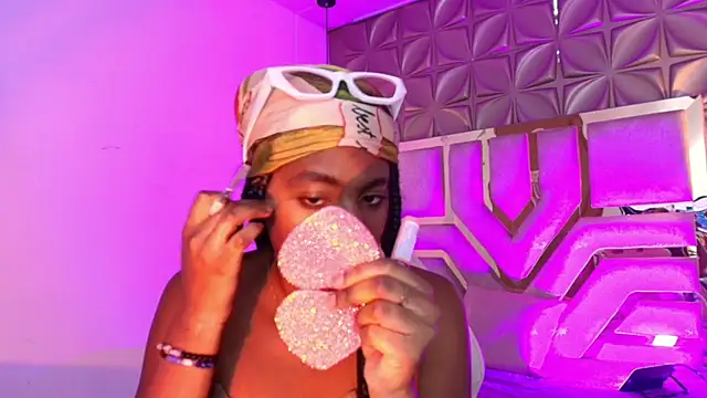 Queen perla  online show from March 2026 03:52:02 PM