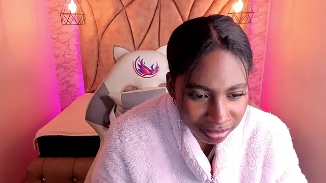 Snapshot of Queen_perla_ chatting on February 2025 03:31:02 PM Queen perla online show from February 2025 03:31:02 PM