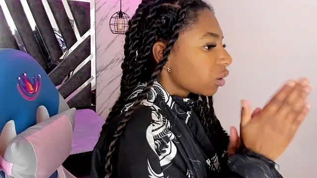 Queen perla  online show from October 2025 12:17:01 PM