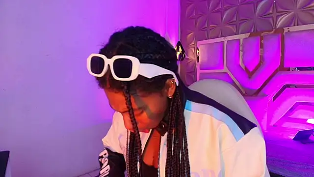 Queen perla  online show from February 2026 12:16:02 PM