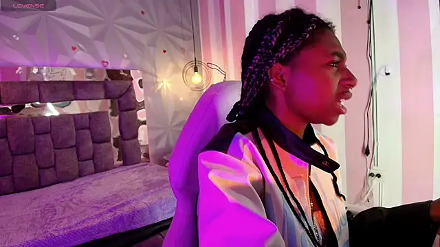 Queen perla  online show from February 2026 06:49:01 PM