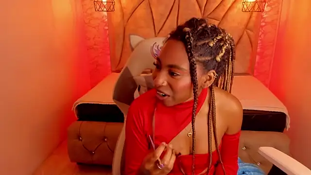 Snapshot of Queen_perla_ chatting on February 2025 03:26:01 PM Queen perla online show from February 2025 03:26:01 PM