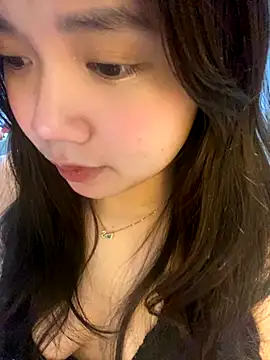 Snapshot of Hotellinh12 chatting on November 2025 03:27:02 PM Hotellinh12 online show from November 2025 03:27:02 PM