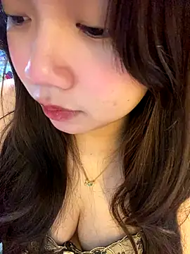 Snapshot of Hotellinh12 chatting on November 2025 06:30:02 AM Hotellinh12 online show from November 2025 06:30:02 AM