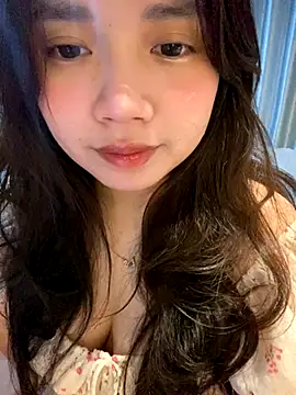 Snapshot of Hotellinh12 chatting on November 2025 01:37:02 PM Hotellinh12 online show from November 2025 01:37:02 PM