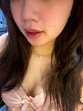 Snapshot of Hotellinh12 chatting on November 2025 04:56:02 PM Hotellinh12 online show from November 2025 04:56:02 PM