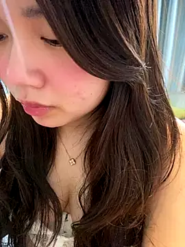 Hotellinh12 online show from December 2025 05:01:02 AM