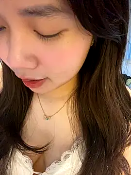 Snapshot of Hotellinh12 chatting on October 2025 04:52:02 PM Hotellinh12 online show from October 2025 04:52:02 PM