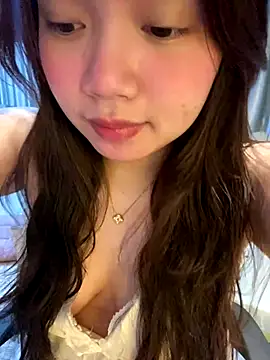 Snapshot of Hotellinh12 chatting on December 2025 04:24:02 PM Hotellinh12 online show from December 2025 04:24:02 PM