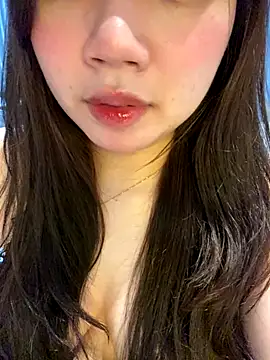 Snapshot of Hotellinh12 chatting on October 2025 05:01:02 PM Hotellinh12 online show from October 2025 05:01:02 PM