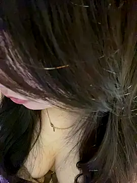 Snapshot of Hotellinh12 chatting on November 2025 04:22:02 PM Hotellinh12 online show from November 2025 04:22:02 PM