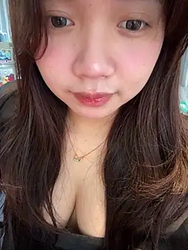 Snapshot of Hotellinh12 chatting on October 2025 06:48:02 AM Hotellinh12 online show from October 2025 06:48:02 AM