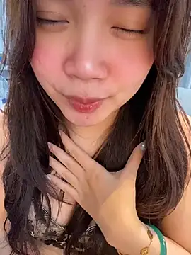 Snapshot of Hotellinh12 chatting on November 2025 06:58:01 AM Hotellinh12 online show from November 2025 06:58:01 AM