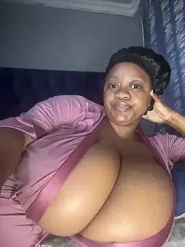 Chubbykarisma27 online show from April 2026 06:26:01 PM