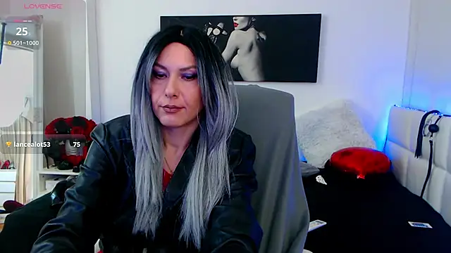 Snapshot of EvelynQueenn chatting on February 2025 03:25:02 AM EvelynQueenn online show from February 2025 03:25:02 AM