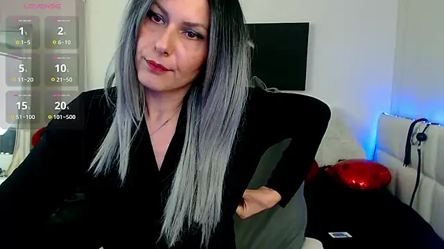 Snapshot of EvelynQueenn chatting on February 2025 01:00:01 PM EvelynQueenn online show from February 2025 01:00:01 PM