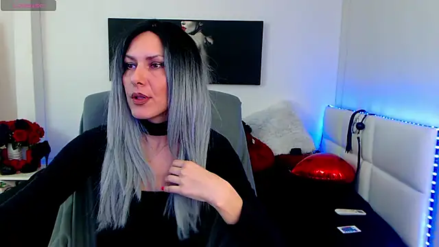 Snapshot of EvelynQueenn chatting on February 2025 06:32:02 AM EvelynQueenn online show from February 2025 06:32:02 AM