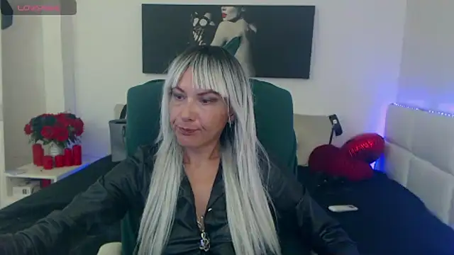 Snapshot of EvelynQueenn chatting on September 2025 07:36:01 AM EvelynQueenn online show from September 2025 07:36:01 AM