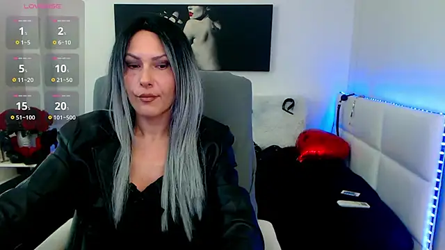 Snapshot of EvelynQueenn chatting on March 2025 05:23:02 AM EvelynQueenn online show from March 2025 05:23:02 AM