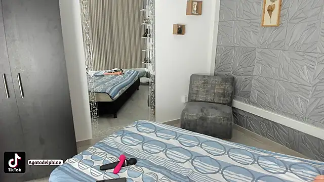 agatadelphine online show from February 2026 01:32:02 PM