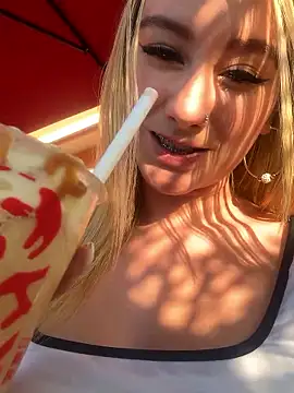 Snapshot of MaryDeniro chatting on October 2025 09:36:01 PM MaryDeniro online show from October 2025 09:36:01 PM