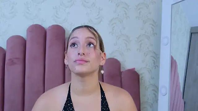 Agnescruzz online show from October 2025 04:28:01 PM