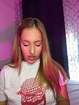 Agnescruzz online show from May 2026 03:29:01 PM