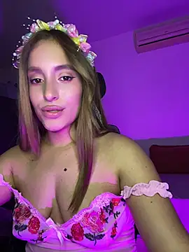 Agnescruzz online show from April 2026 07:07:02 PM