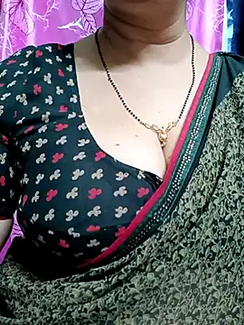 Snapshot of Rosy-B chatting on February 2025 06:58:01 PM Rosy-B online show from February 2025 06:58:01 PM