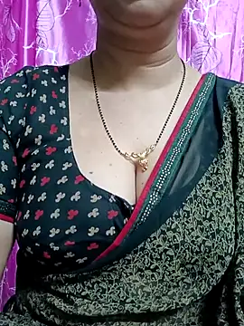 Snapshot of Rosy-B chatting on February 2025 06:53:01 PM Rosy-B online show from February 2025 06:53:01 PM