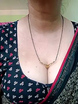 Snapshot of Rosy-B chatting on March 2025 09:47:02 AM Rosy-B online show from March 2025 09:47:02 AM