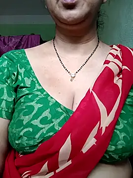 Snapshot of Rosy-B chatting on October 2025 12:33:01 AM Rosy-B online show from October 2025 12:33:01 AM