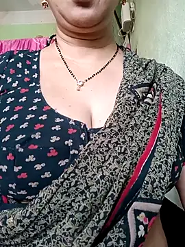 Snapshot of Rosy-B chatting on November 2025 09:35:02 AM Rosy-B online show from November 2025 09:35:02 AM