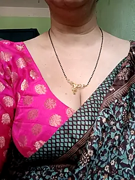 Snapshot of Rosy-B chatting on February 2025 10:01:02 AM Rosy-B online show from February 2025 10:01:02 AM