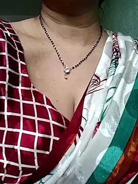 Snapshot of Rosy-B chatting on October 2025 12:33:02 AM Rosy-B online show from October 2025 12:33:02 AM