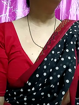 Snapshot of Rosy-B chatting on March 2025 09:48:02 PM Rosy-B online show from March 2025 09:48:02 PM