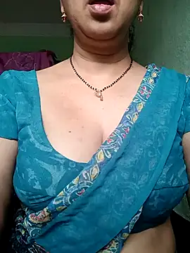 Snapshot of Rosy-B chatting on October 2025 12:33:02 AM Rosy-B online show from October 2025 12:33:02 AM