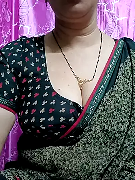 Snapshot of Rosy-B chatting on February 2025 12:32:01 AM Rosy-B online show from February 2025 12:32:01 AM