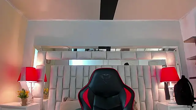 mariiahneedles online show from October 2025 01:27:02 AM