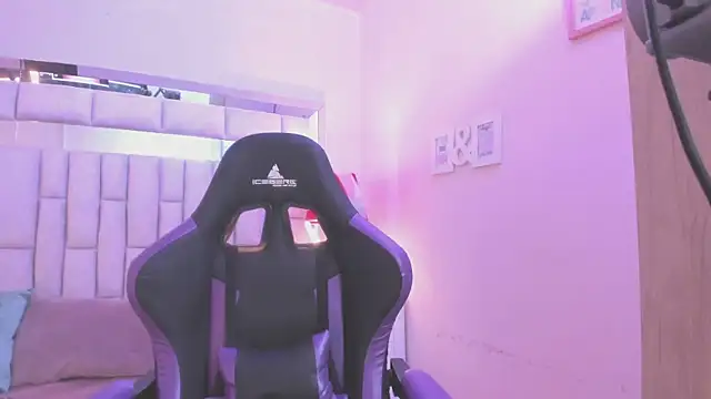 mariiahneedles online show from February 2026 11:16:01 PM