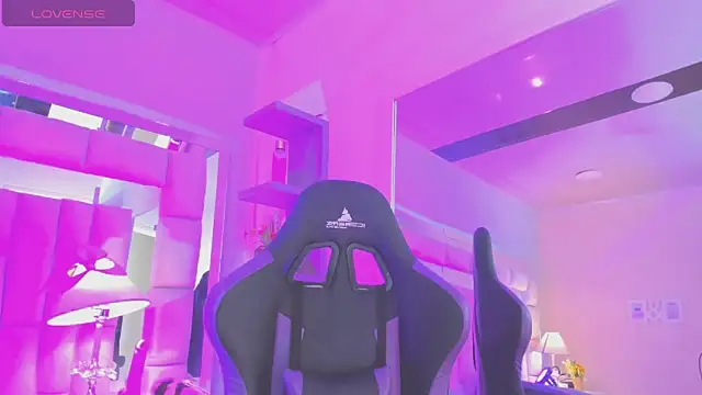 mariiahneedles online show from May 2026 08:05:01 PM