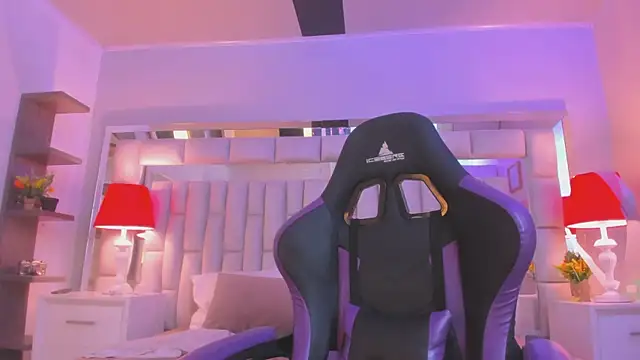 mariiahneedles online show from March 2026 01:12:01 AM