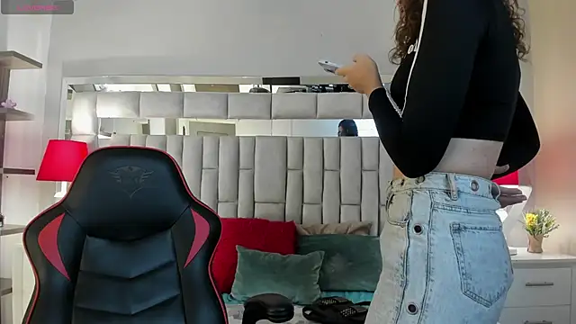 mariiahneedles online show from October 2025 10:11:01 PM