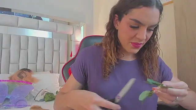 mariiahneedles online show from November 2025 08:25:02 PM